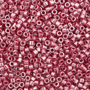 Miyuki kralen delica's 11/0 Opaque luster cadillac red DB-1564