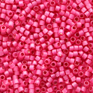 Miyuki kralen delica's 11/0 Duracoat semi frosted silverlined dyed hibiscus pink DB-2175