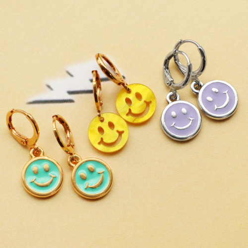 Ga aan de slag met deze trendy plexx en DQ metalen smiley bedels