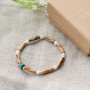 Ga aan de slag met hout kralen en maak prachtige armbanden