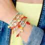 Aan de slag met mini kwastjes voor de leukste kleurrijke armbandjes & enkelbandjes! 