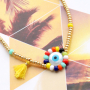 Aan de slag met mini kwastjes voor de leukste kleurrijke armbandjes & enkelbandjes! 