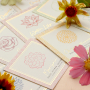Cre&euml;er persoonlijke armbanden met Birth Flower kralen
