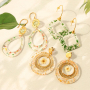 Cre&euml;er statement oorbellen met resin hangers