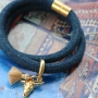 Eigentijdse stoer-chique sieraden maak je zelf met ons mega leuke Trendy plat koord denim en trendy gestikt koord, d&eacute; trend van nu!
