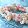 Maak je beach look compleet met leuke homemade sieraden van schitterende schelpkralen in felle kleurtjes! 