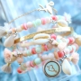 Maak je beach look compleet met leuke homemade sieraden van schitterende schelpkralen in felle kleurtjes! 